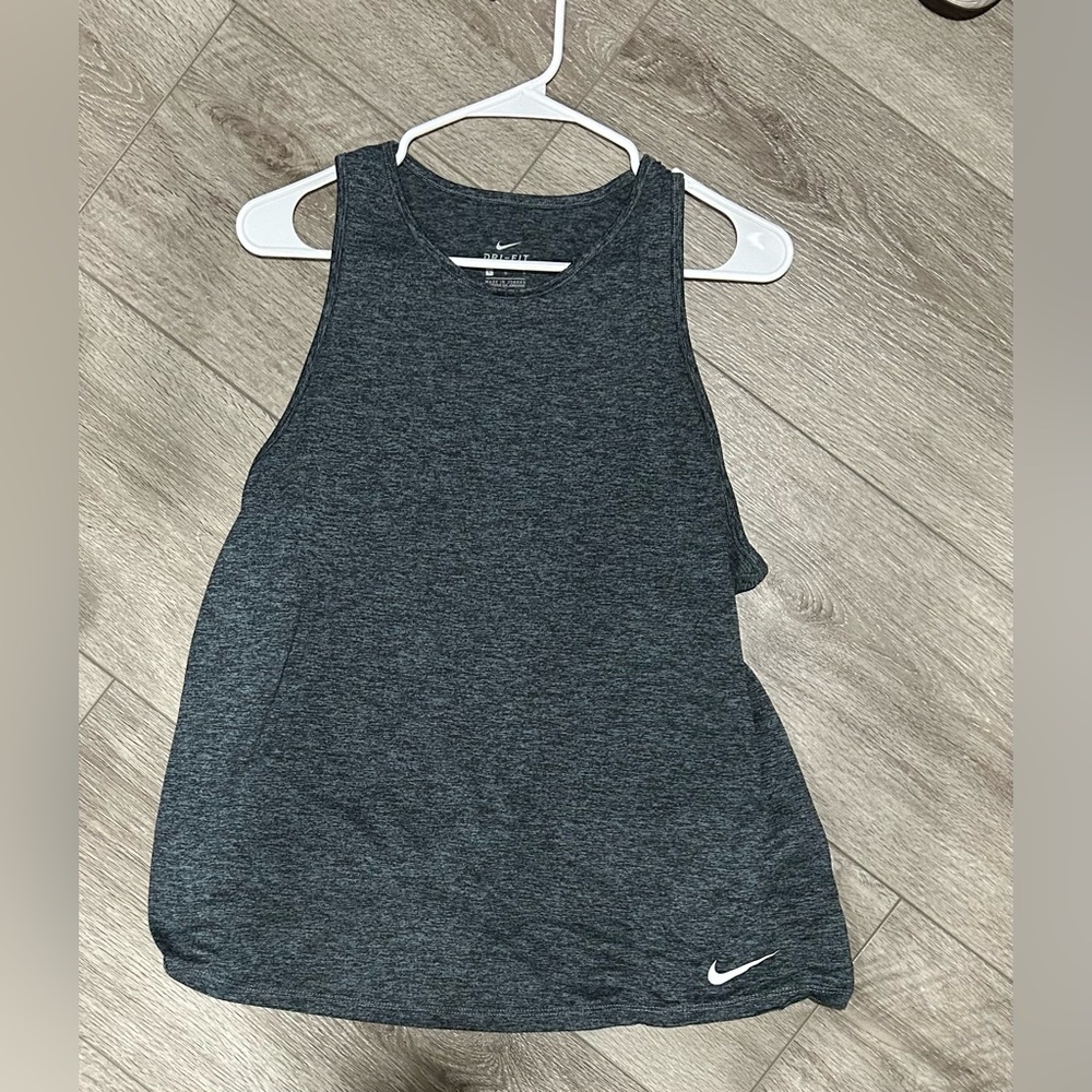 Women’s Nike light gray, tank top. Size large.